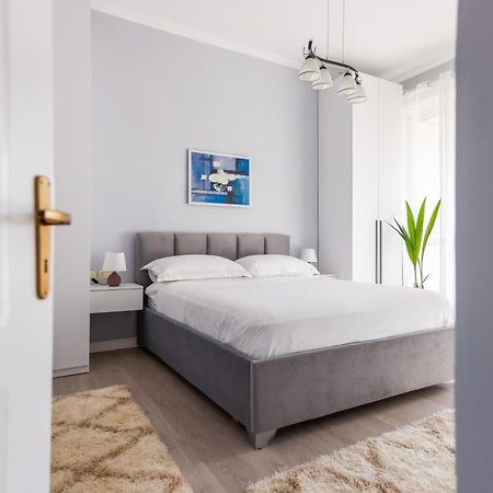 Viewpoint Central Apartment Tirana Buitenkant foto