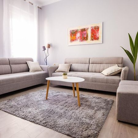 Viewpoint Central Apartment Tirana Buitenkant foto