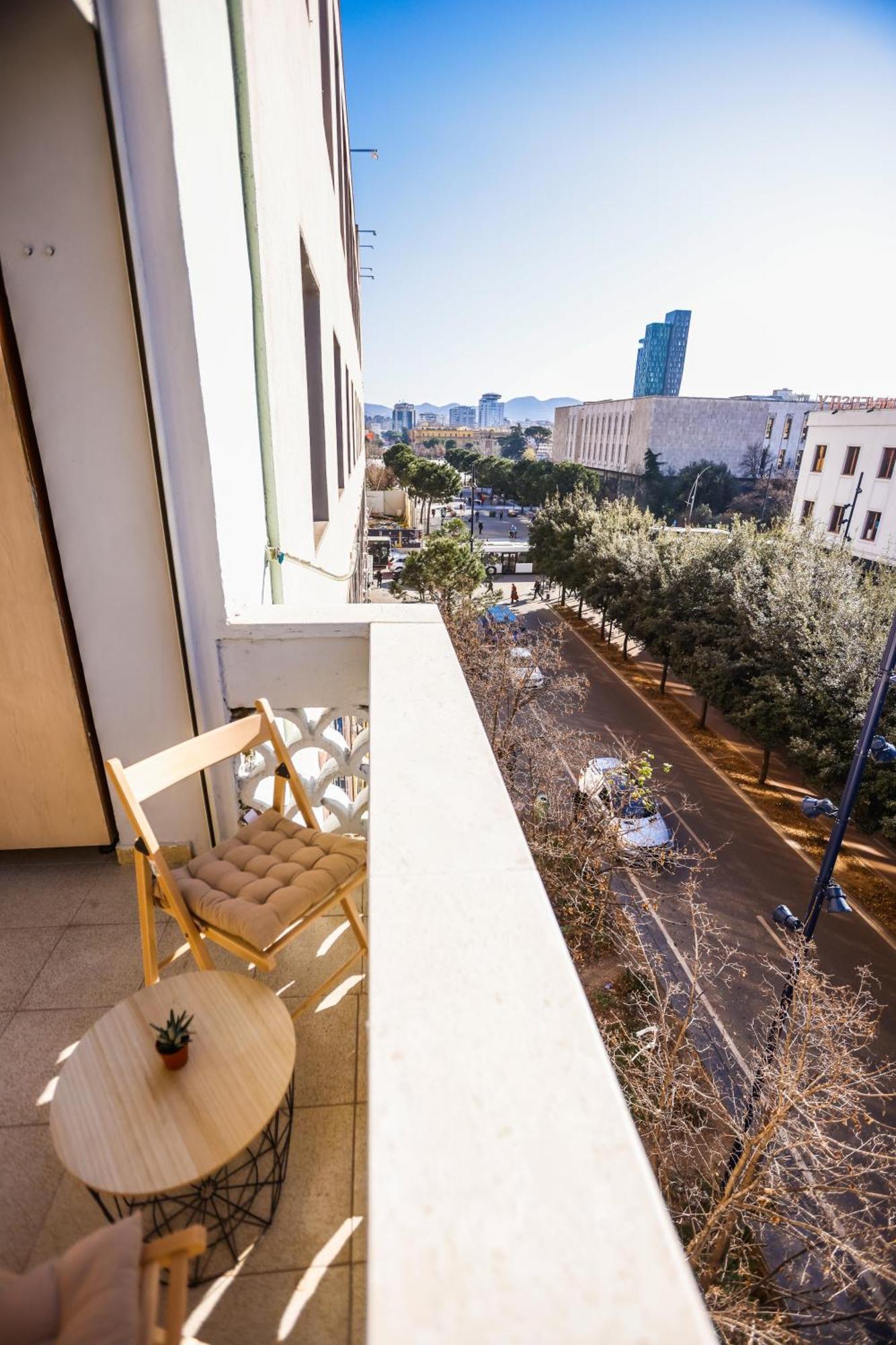 Viewpoint Central Apartment Tirana Buitenkant foto