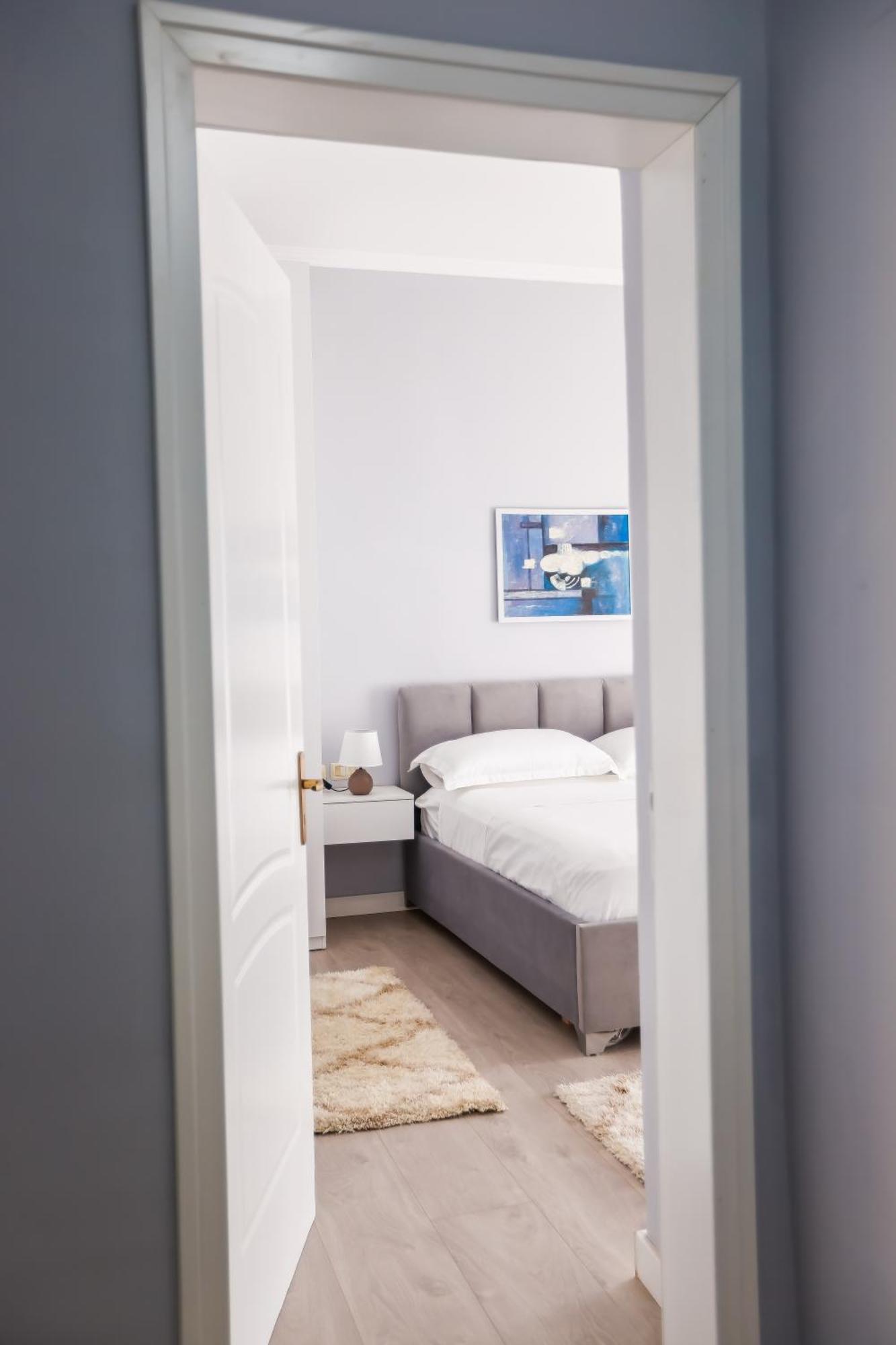 Viewpoint Central Apartment Tirana Buitenkant foto