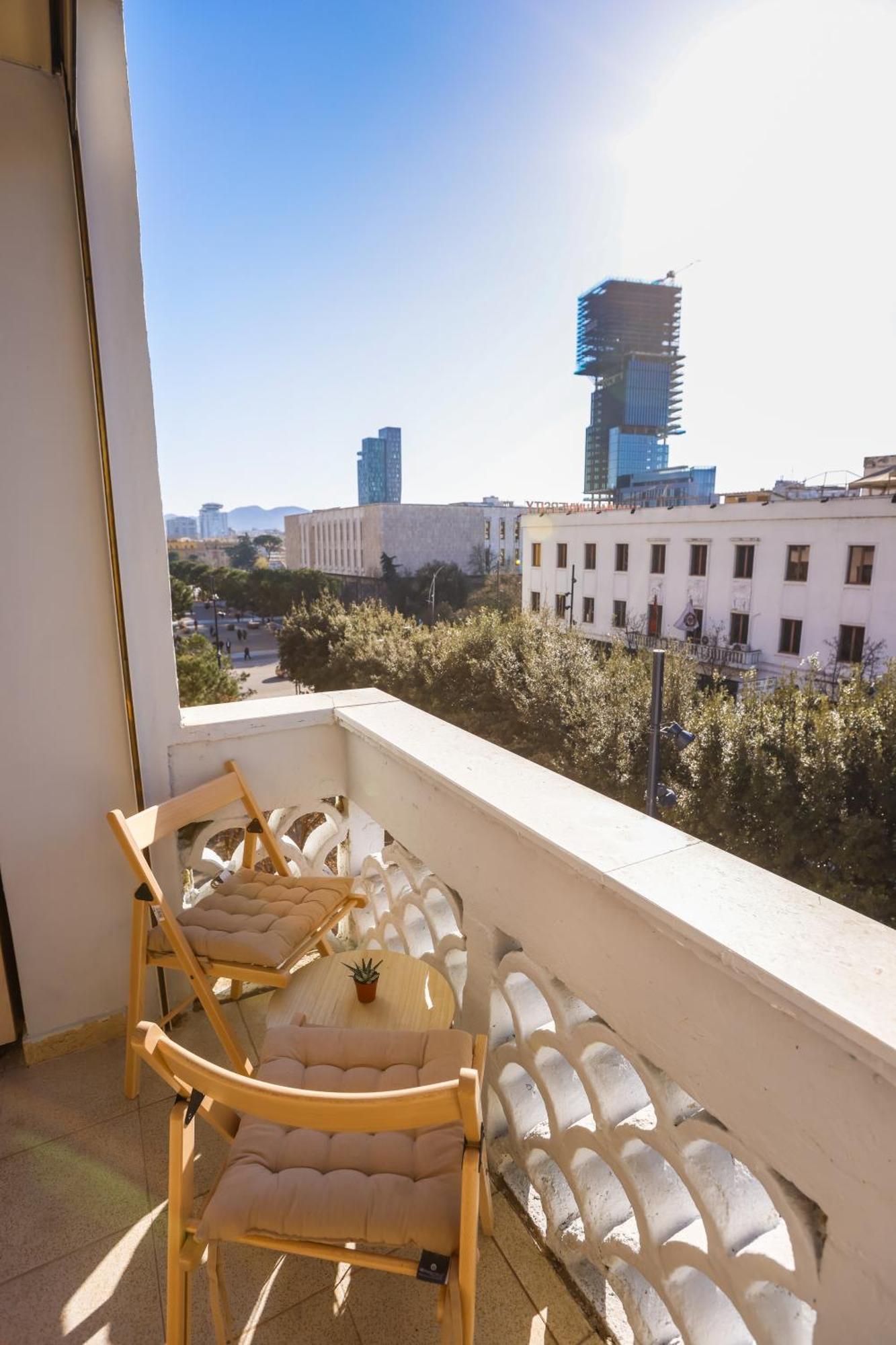 Viewpoint Central Apartment Tirana Buitenkant foto